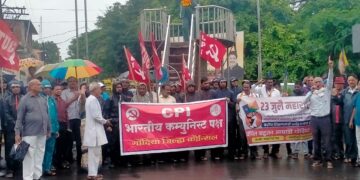 गोंदियात महाराष्ट्र बंदला उत्स्फूर्त प्रतिसाद; विद्यार्थीविरोधी धोरणांच्या निषेधार्थ निदर्शने