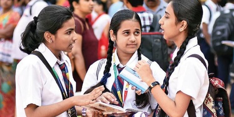 आळशी नव्हे, संधीपासून वंचित! उच्च शिक्षणाच्या आकडेवारीतून उलगडलेले वास्तव