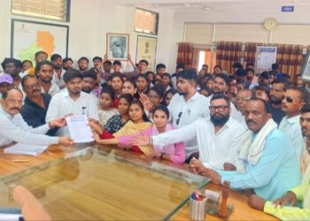 MPSC परीक्षा ऑफलाइन पद्धतीनेच घ्यावी; वंचित बहुजन आघाडीचे उपविभागीय अधिकाऱ्यांना निवेदन