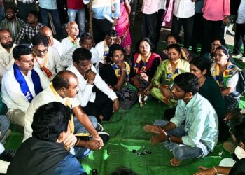 नागपूर आदिवासी विद्यार्थ्यांच्या आंदोलनाला वंचित बहुजन आघाडीचा पाठिंबा; राजेंद्र पातोडे यांनी घेतली विद्यार्थ्यांची भेट