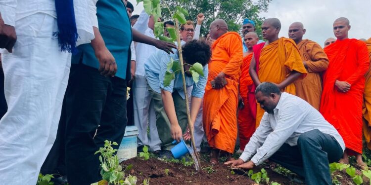 नांदेड : खुरगाव येथील श्रामणेर प्रशिक्षण केंद्राला सुजात आंबेडकर यांची भेट; वृक्षारोपण उपक्रम