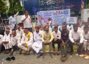 समृद्धी महामार्गासाठी जमीन आमची, हक्कही आमचाच; अन्याय सहन करणार नाही : वंचित बहुजन आघाडीचे धरणे आंदोलन
