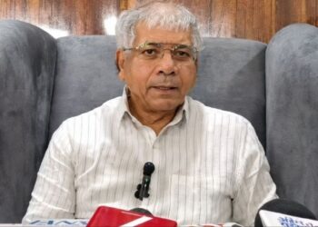 शिवसेनेच्या पक्ष व चिन्ह वादात भाजपचाच राजकीय फायदा; धनुष्यबाण चिन्ह हे गोठवले जाईल ― ॲड. प्रकाश आंबेडकर