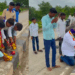 खुलताबाद रस्त्यावरील धोकादायक दुभाजकाचा वंचित बहुजन आघाडीने केला प्रतीकात्मक ‘अंत्यविधी’