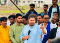 लोहा शहरात पंचशील ध्वजाची पुनर्स्थापना; सुजात आंबेडकर यांची भेट