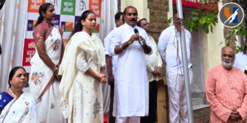 वंचित बहुजन आघाडीच्या मुंबई केंद्रीय कार्यालयात प्रदेशाध्यक्ष राजेंद्र पातोडे यांच्या हस्ते ध्वजारोहण