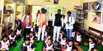 कळमनुरी: वंचित बहुजन युवा आघाडी तर्फे मूकबधिर विद्यालयात फळवाटप करून स्वातंत्र्यदिन साजरा