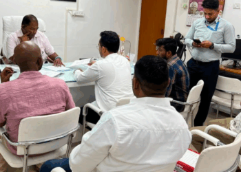 कुर्ला एल विभागातील नागरी समस्यांवर स्वप्नील जवळगेकर यांची प्रभारी सहाय्यक आयुक्तांशी भेट