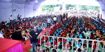 गणेशोत्सव आणि पर्यावरणाची जपवणूक : अकोल्यात २० हजार चिमुकल्यांनी साकारल्या शाडूच्या गणेशमूर्ती; प्रा. अंजलीताई आंबेडकर यांची उपस्थिती! 
