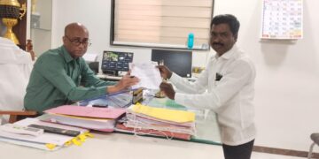 वाहतूक कोंडी आणि आपत्कालीन सेवांना अडथळा! परभणीतील मध्यवर्ती भागातील आठवडी बाजार हटवण्याची वंचितची मागणी