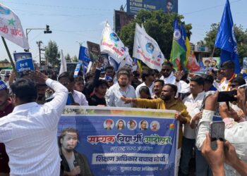 वर्धेत विद्यार्थ्यांचा एल्गार! हिंदी विद्यापीठावर सुजात आंबेडकरांच्या नेतृत्वात ‘शिक्षण अधिकार बचाव मोर्चा’