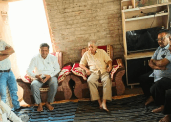 प्रस्थापितांविरोधात लढा देणारे नेतृत्व हरपले: विठ्ठलराव वाकडे यांचे निधन; ॲड. बाळासाहेब आंबेडकरांकडून सांत्वन