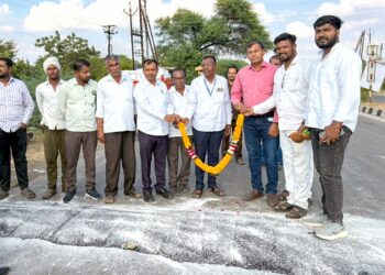 वंचित बहुजन आघाडीच्या आंदोलनाला यश; रेणापूर–उदगीर महामार्गावर अखेर गतिरोधकांची उभारणी