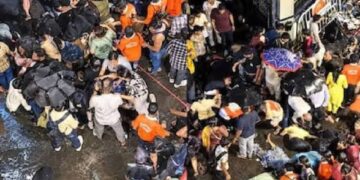 कोलकाता हादरले! चोरबागान दुर्गा पूजा मंडपात सप्तमीच्या संध्याकाळी चेंगराचेंगरी; १९ जणांचा मृत्यू, अनेकजण गंभीर