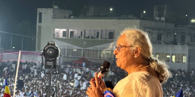 धम्म मेळाव्यात उसळला लाखोंचा जनसागर !धम्मचक्र प्रवर्तन दिन ही केवळ धार्मिक घटना नसून अन्यायाविरुद्ध दिलेले आव्हान – अंजलीताई आंबेडकर