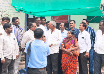 निंबा येथील अन्यायग्रस्त शेतकरी राठोड कुटुंबाला वंचित बहुजन आघाडीकडून आर्थिक मदत